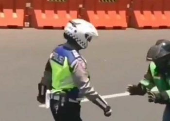 Viral Kekerasan Oknum Polantas kepada Driver Ojol. Foto: Instagram