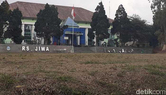 Tiap bulan, RS Jiwa di Jawa Barat menangani belasan anak dan remaja yang kecanduan ponsel. Foto: Detik