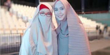 Oki Setiana Dewi dan Irna Mutiara. Foto: Instagram Oki Setiana Dewi