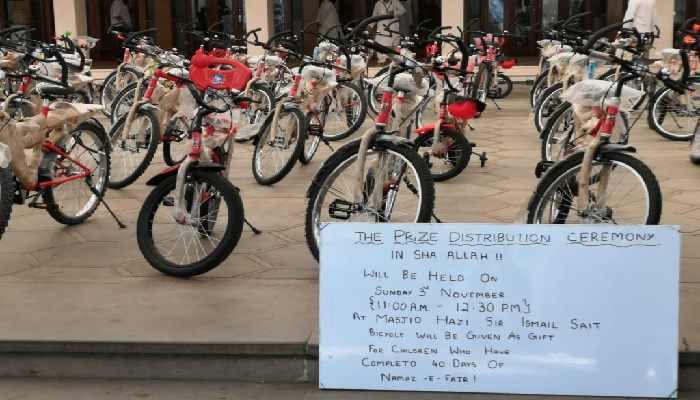 Hadiah sepeda dari komite Masjid Bangalore,India. Foto: theislamicinformation