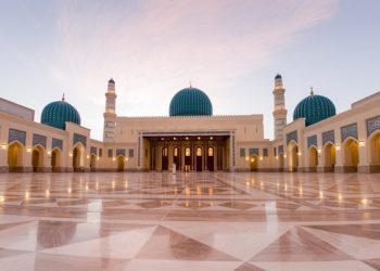 Masjid Agung Sultan Qaboos. Foto: YouTube