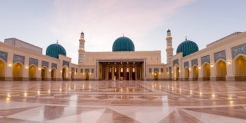 Masjid Agung Sultan Qaboos. Foto: YouTube
