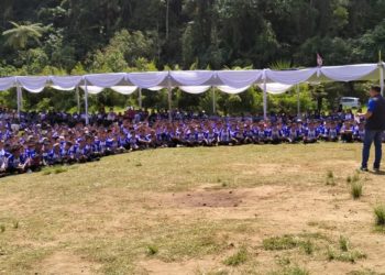 Gubernur Jabar Ridwan Kamil di hadapan ribuan pelajar Cianjur. Foto: Saifal/Islampos
