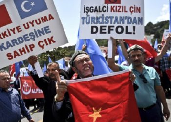 Warga Turki gelar aksi solidaritas untuk Uighur. Foto: Carnegie-mec
