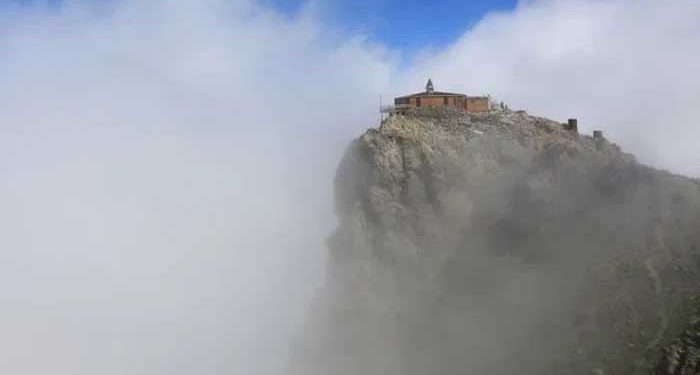 Masya Allah, Masjid Ini Seperti Berada di Atas Awan