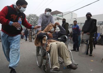 Bentrokan pengacara dan dokter di RS Lahore sebabkan 4 pasien meninggal dunia. Foto: Gulfnews