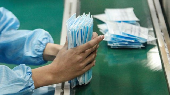 Penjualan masker di Cina naik signifikan karena wabah virus Corona. Foto: Liputan6