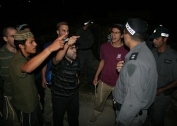 Polisi Israel dipukuli pemuda Yahudi. Foto: MEMO