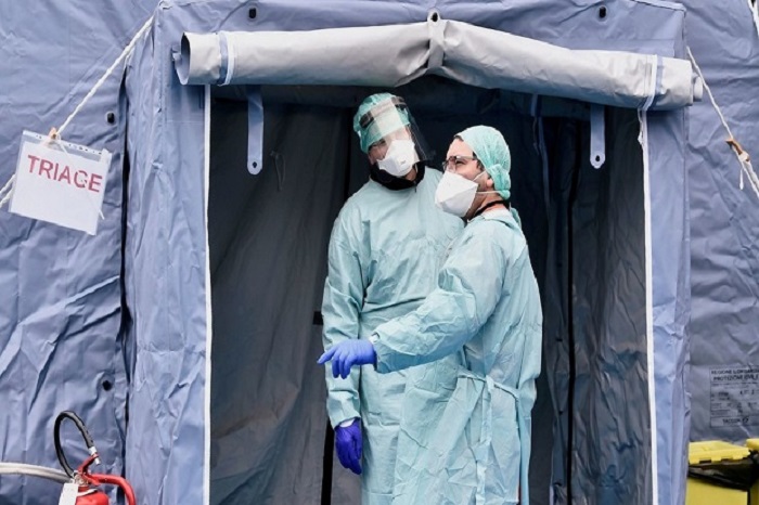 Petugas medis Italia kewalahan hadapi virus Corona. Foto: Reuters