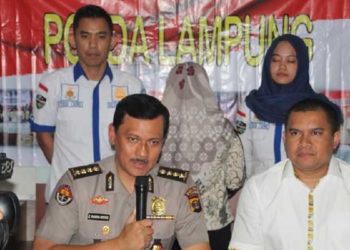 Polda Lampung tangkap perempuan muda penyebar hoax soal Corona. Foto: Detik