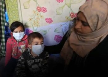Pengungsi Suriah memilih pasrah dan berdoa kepada Allah aga dijauhkan dari wabah penyakit. Foto: CNN