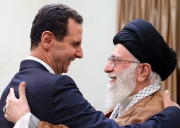 Presiden Suriah Bashar Al-Assad (kiri) dan Pemimpin Tertinggi Ayatollah Ali Khamenei di Teheran. Foto: Memo