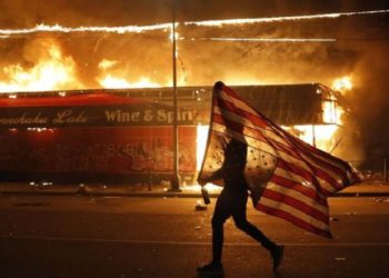 Kerusuhan besar terjadi di AS yang dipicu pembunuhan orang kulit hitam oleh polisi AS. Foto: CNN