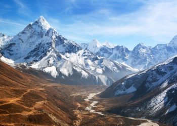 Puncak Himalaya terus mencair akibat pemanasan iklim. Foto: Detik