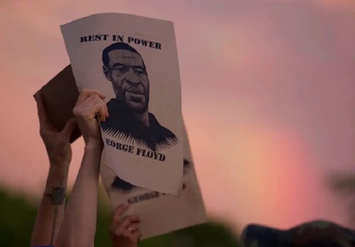 Pembunuhan terhadap warga kulit hitam George Floyd memicu kerusuhan besar di AS. Foto: Today
