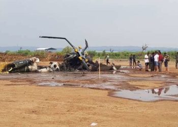 Helikopter berjenis Mi-17 milik TNI AD jatuh di Kawasan Industri Kendal, Jawa Tengah, pada Sabtu (6/6/2020) sekitar pukul 15.27 WIB. Foto: Kumparan