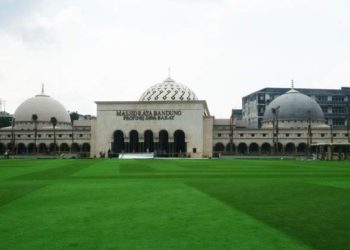 Masjid Raya Bandung. Foto: Serba Bandung