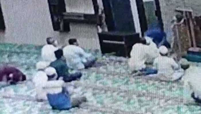 Upaya penusukan terhadap imam masjid di Pekanbaru, Riau. Foto: Instagram/@pkucity
