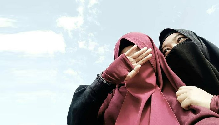 muslimah salmon cara atasi bau badan, Hal yang Tak Boleh Dilakukan Wanita Haid, Penyebab Pengelupasan Kulit, Fastabiqul Khairat, Batasan Aurat Sesama Wanita