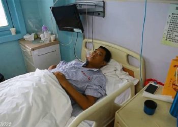 Peng Fei hanya tergolek lemas di ranjang rumah sakit. Foto: Feedytv