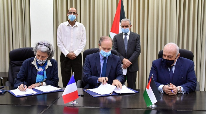 Palestina dan Prancis teken perjanjian. Foto: WAFA