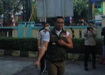 Ridwan Kamil usai disuntik vaksin Covid-19. Foto: Pikiran Rakyat