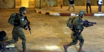 Tentara Israel menggerebek wilayah Palestina. Foto: Duniaekspress