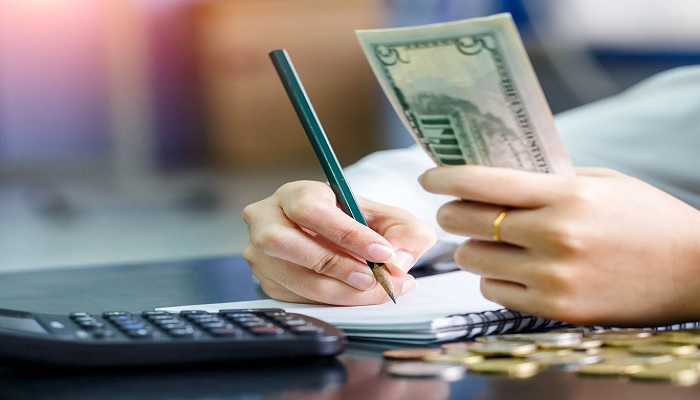 3 Tips agar THR tidak Langsung Habis 2 tips agar THR tidak langsung habis, terjebak pinjol, hukum menggunakan uang digital