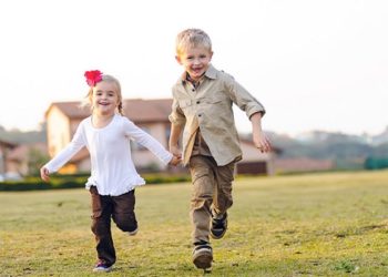 7 Tips Mencegah Kakak Beradik Berselisih 1