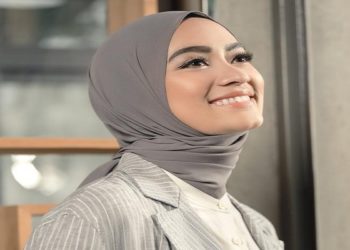 Inspirasi Padu Padan Layering Hijab ala Ayudia 2