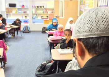 Hukum Menyekolahkan Anak, Ali bin Abi Thalib, adab mencari ilmu, pentingnya menghormati guru