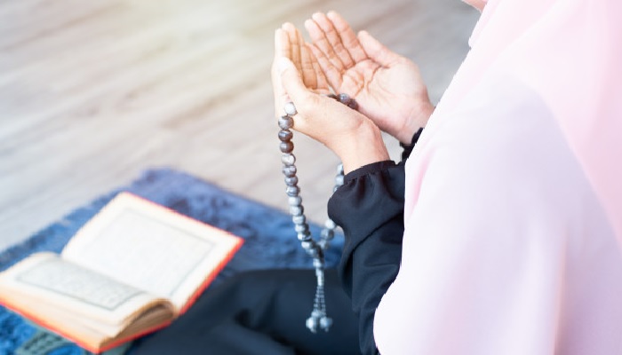 2 Pendapat tentang Boleh Tidaknya Wanita I'tikaf di Rumah 3 wanita i'tikaf di rumah, gambaran wanita dalam alquranayat Alquran berisi doa untuk kesembuhan penyakit