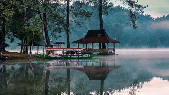 Situ Patenggang yang memesona. Foto: Travelciwidey