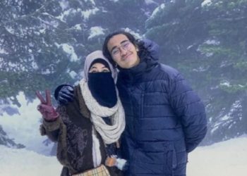 Umi Pipik bersama anaknya, Abidzar Al Ghifari. Foto: Intipseleb