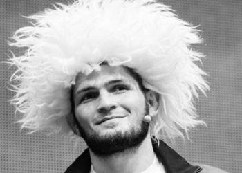 Khabib Nurmagomedov memakai Papakha. Foto: Instagram Khabib Nurmagomedov