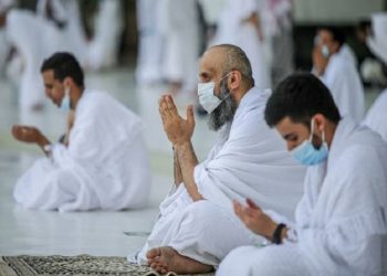 Saudi izinkan warga shalat di Masjidil Haram. Foto: Reuters