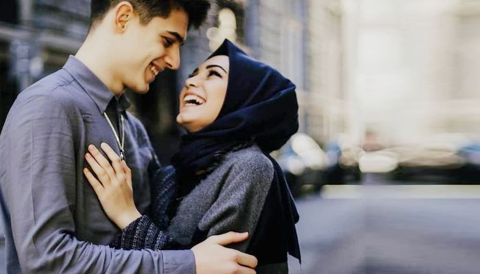 Suami Istri Ngobrol Cara Redakan Istri saat Marah, Sifat Istri Shalihah, Adab Suami dan Istri, Tips untuk Istri agar Suami Tambah Cinta