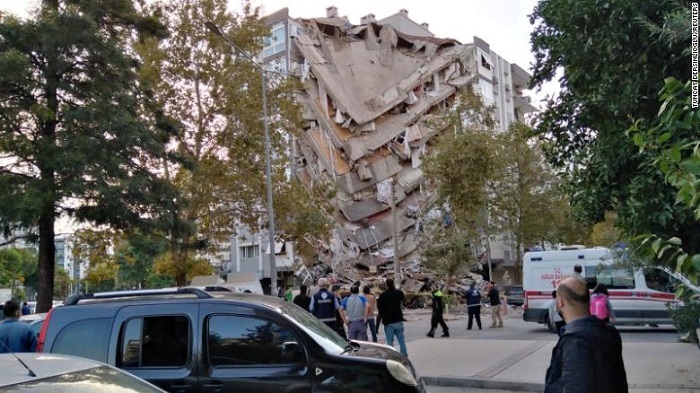 Gempa yang memicu tsunami melanda Turki pada Jumat (30/10/2020) sore. Foto: CNN