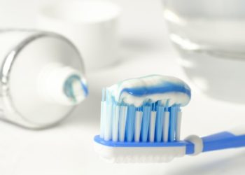 Cara Menghilangkan Karang Gigi secara Alami 2