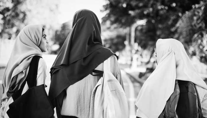 Pengertian Ghibah dan 8 Cara Menghindarinya 4 ghibah