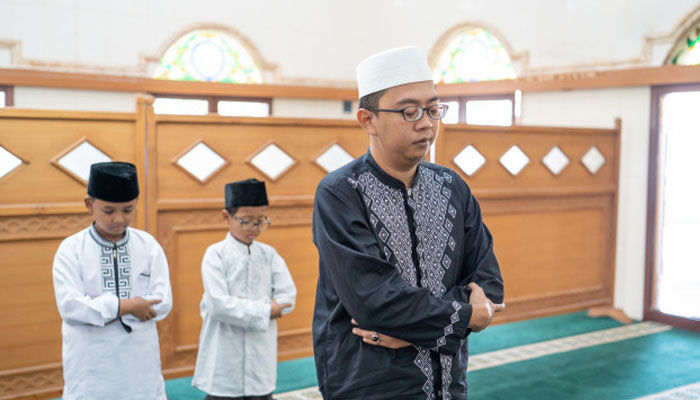 Memukul Anak saat Meninggalkan Sholat, Anak Belum Baligh Bolehkah Jadi Imam Shalat, Tahapan Anak Melaksanakan Shalat