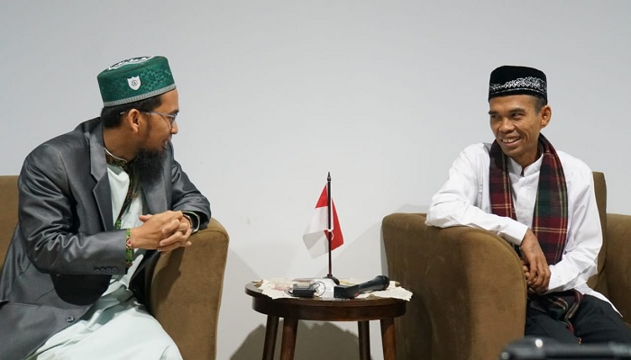 Ustaz Adi Hidayat (UAH) dan Ustaz Abdul Somad (UAS).  Foto: 
Muslim Obsession
