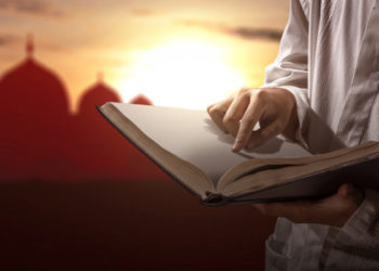 Surat Al-Waqiah Keutamaan Membaca Al-Quran Saat Shubuh https://www.google.com/amp/s/www.popbela.com/career/inspiration/amp/romi-subhan/adab-membaca-alquran, Keutamaan Memelihara Al-Quran, Manfaat Baca Quran untuk Kesehatan, Keutamaan Membaca Istiadzah
