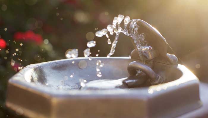 jenis air dalam islam, Sering Menahan Buang Air Kecil