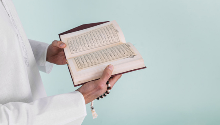 Surat Al-Waqiah Pelajaran Surat Yasin Pelajaran Surat Al-Kahfi Bersyukur Menurut Islam, penghafal Al-Quran, Dahsyatnya Literasi Alquran,, Yang Dibaca Ketika Memulai Membaca Al-Quran di Pertengahan Surat, Cara Penamaan Surat dalam Al-Quran, Keutamaan Surat Al-Mulk, Kesulitan-kesulitan saat Menghafal Al-Quran, Keutamaan Membaca Al-Quran, Adab Membaca Al-Quran