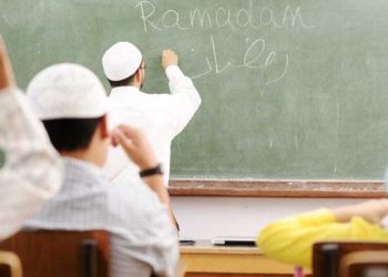 Cara Memilih Guru, upah mengajar agama, adab kepada guru, pesantren, adab seorang guru, guru, pendidikan