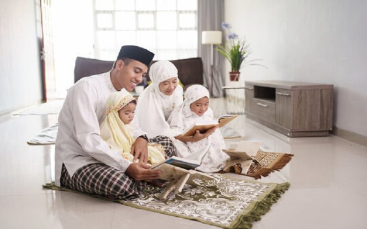 Ceklis amalan sepuluh malam terakhir Ramadhan, doa orang tua, rumah keluarga muslim