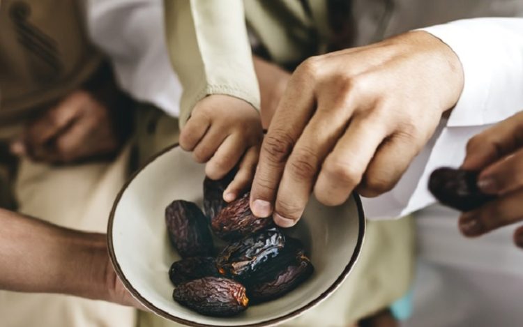 tips memilih kurma, Sunnah sahur dan berbuka puasa ,ilustrasi kesehatan makan kurma