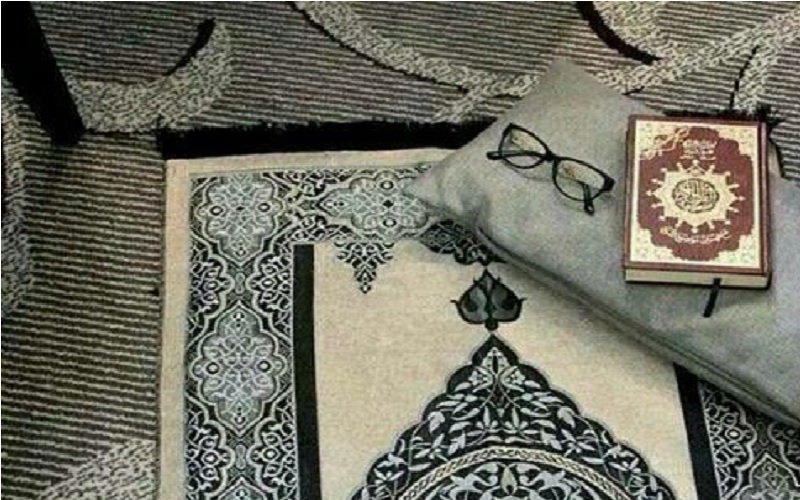 4 Fitnah yang Disebutkan dalam QS Al Kahfi 2 ragam fitnah yang disebutkan dalam QS Al Kahfi, cara mengetahui arah kiblat, tidak bisa membacaalquran, sajadah kaca mata alquran ilustrasi keimanan