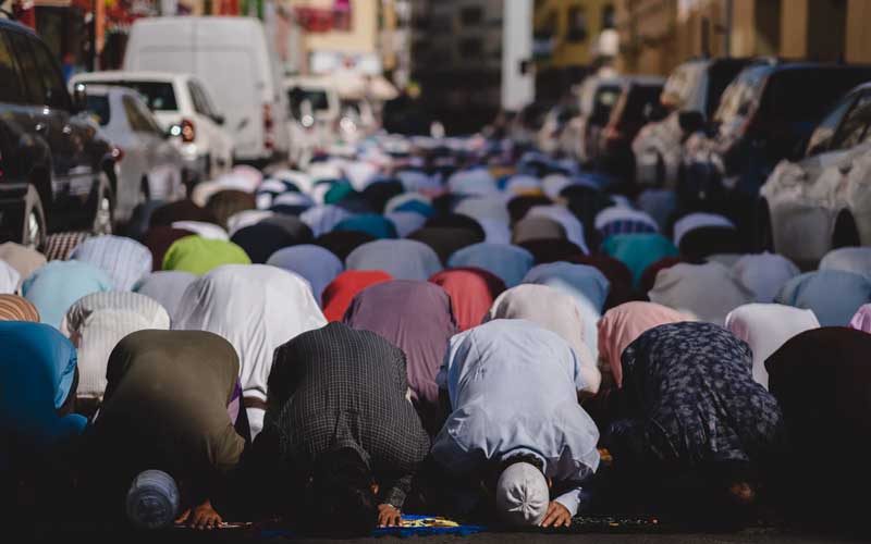 9 hal yang diperbolehkan dalam shalat